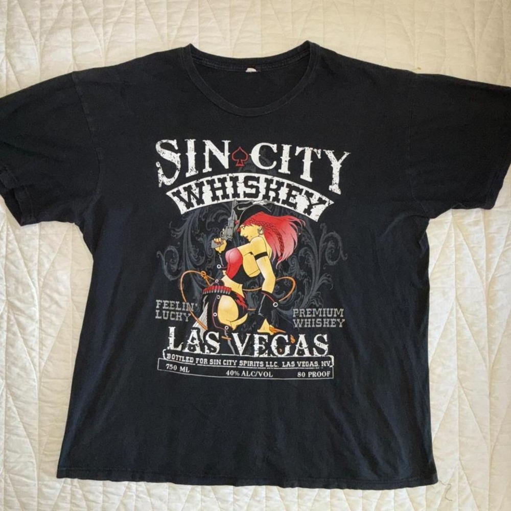 Sin City Whiskey Las Vegas Cowgirl Graphic T-Shirt Black Mens 2XL SCL Comfort